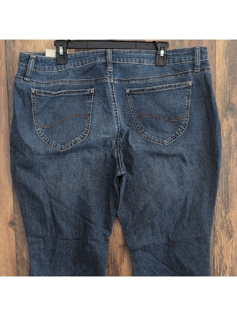 NWT Lee Riders Regular Fit Midrise Straight Jeans 20 Petite       C109